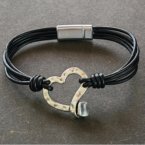 HAMMERED HEART • Boho Bracelet • Silver Plates with black leather - Picture 3 of 12